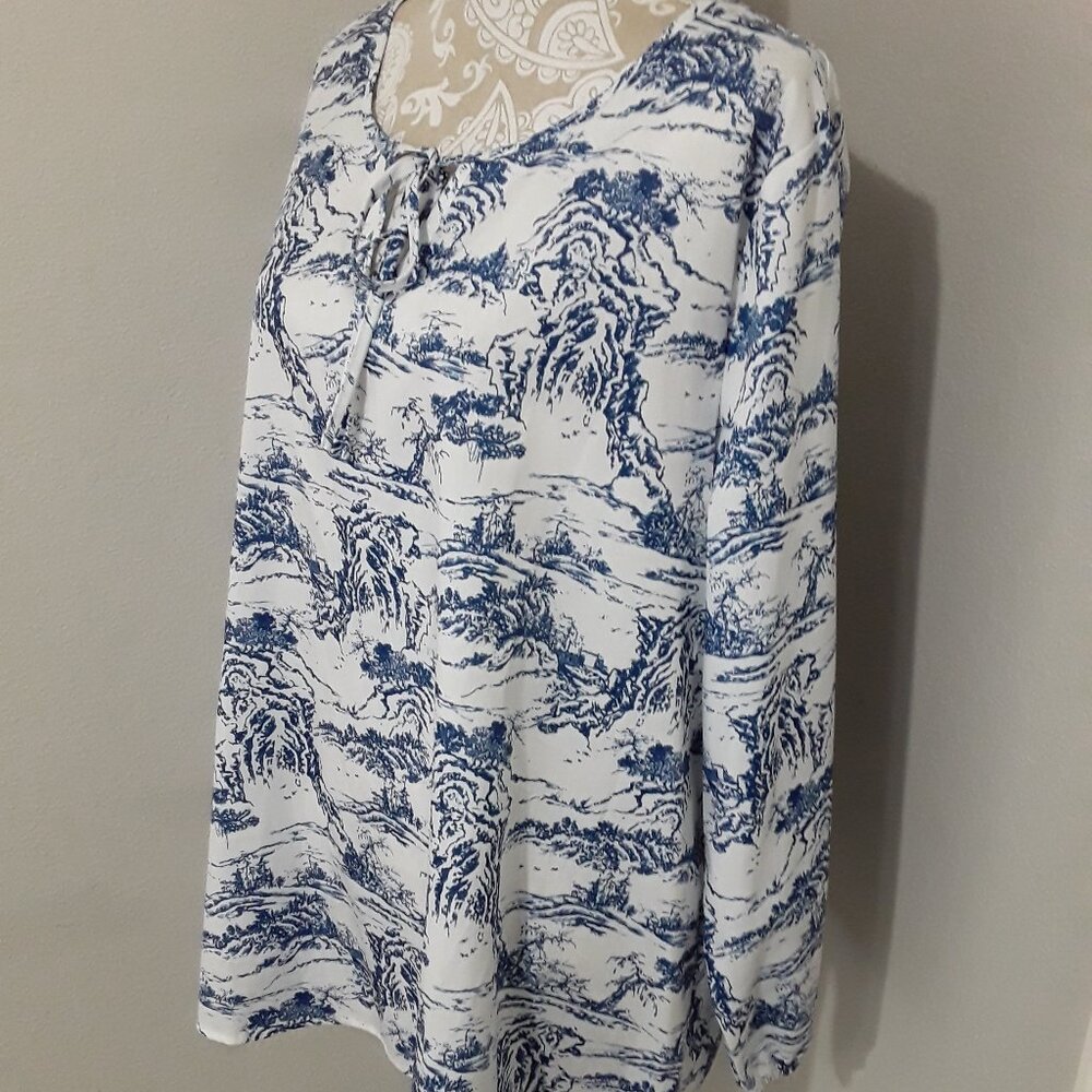 BloomChic blue and white tie neckline top/tunic size 14/16